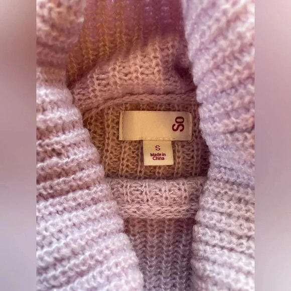 Light Purple Turtleneck Crop Top - Picture 2 of 4